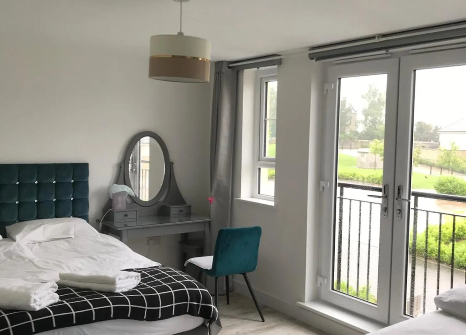 אדינבורו Two Bedrooms With 3 Double Beds 2 Bathrooms